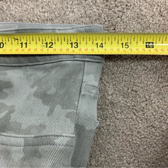 Spanx Jeanish Green Camo Pull On Legging Pants Size Small - Picture 10 of 13